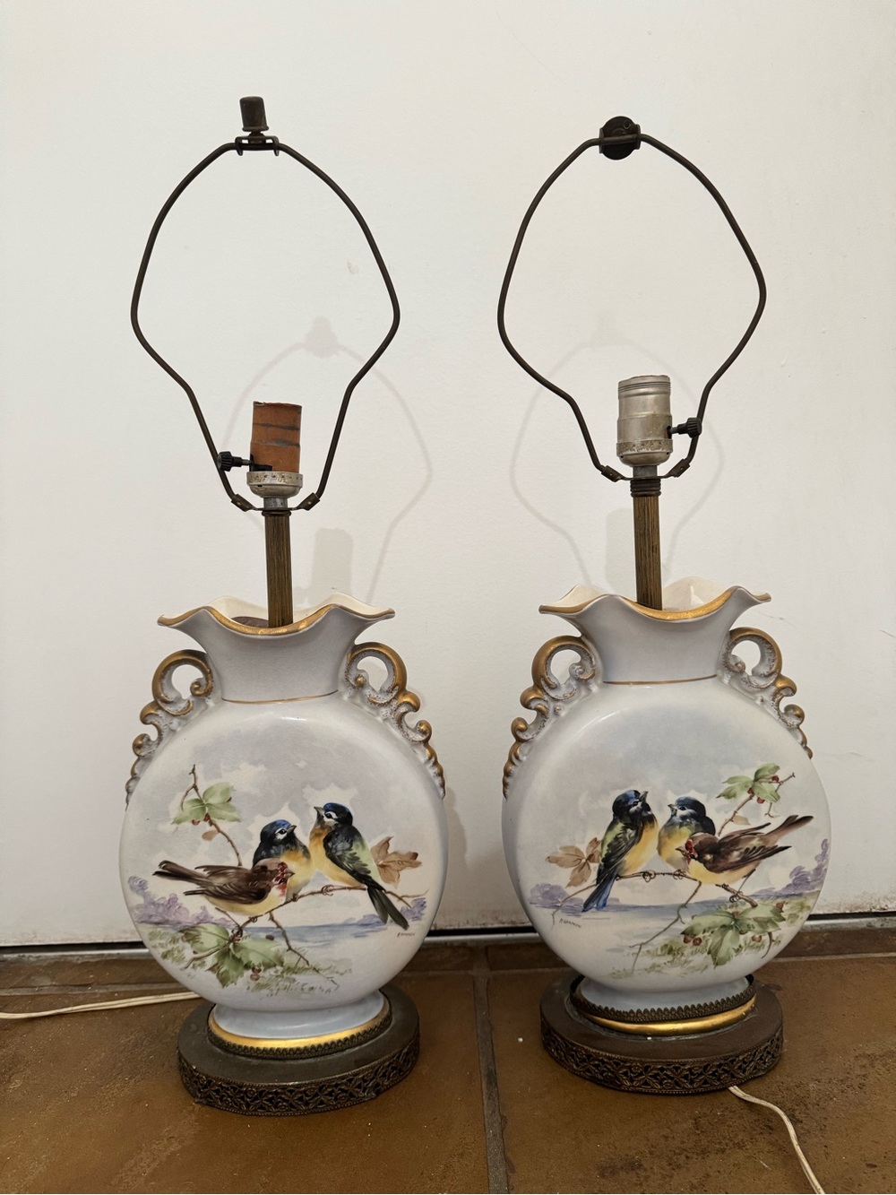 Set of 2 porcelain vintage lamps with bird motif and gold accents. 2 feet tall